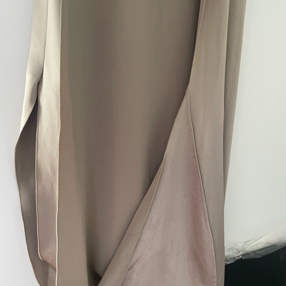Halston Satin and Crepe beige gown - Picture 3 of 9